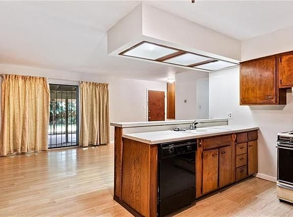 5th image of 4608 Englewood Dr