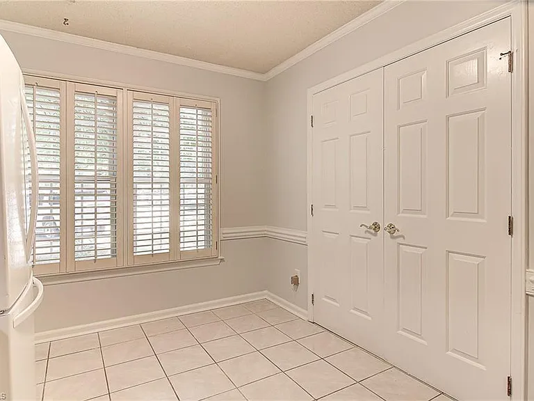 4635 Lawndale Dr — Photo 10