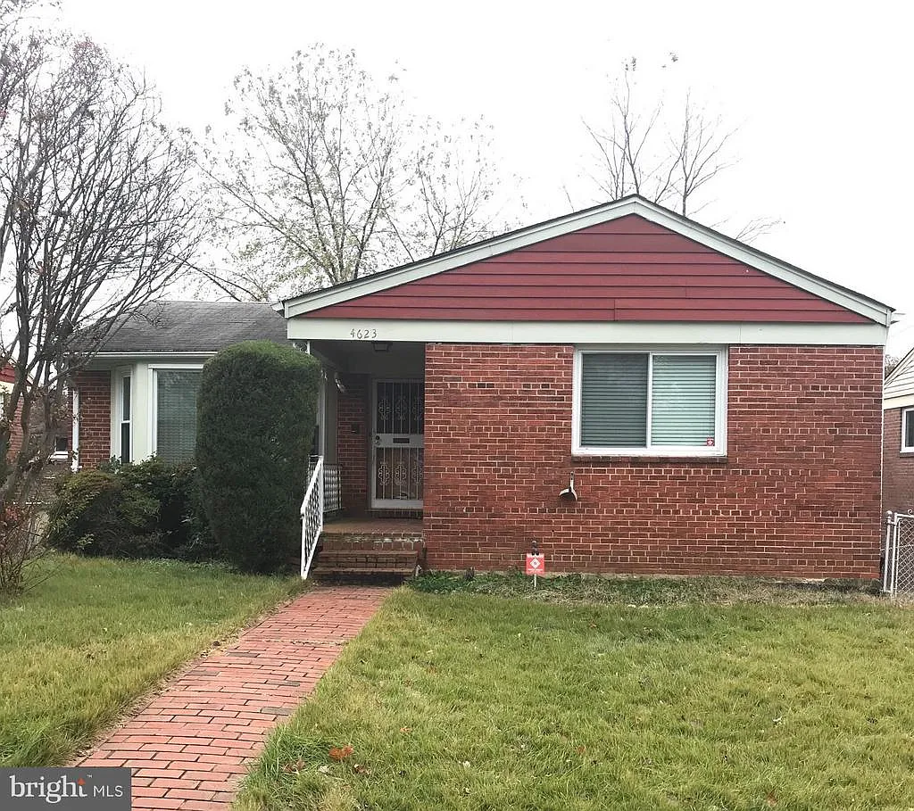 4623 Hilltop Ter SE photo 1