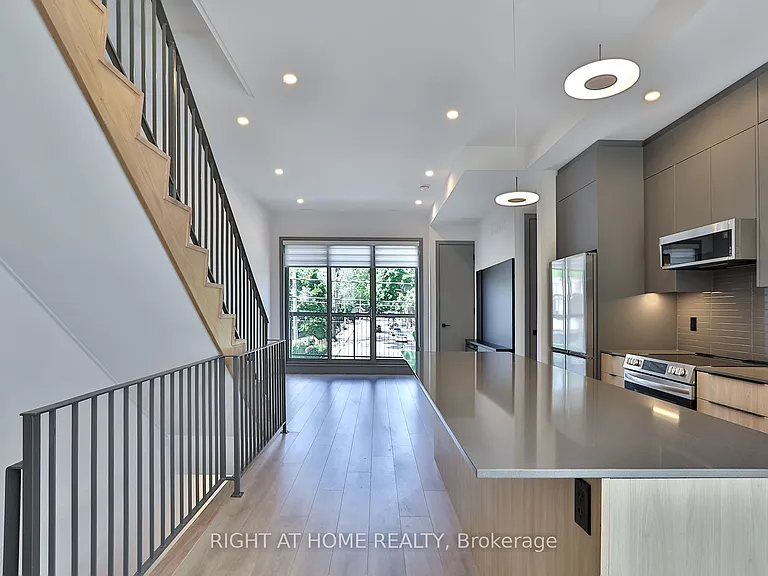 1169 Davenport Rd #4 — Photo 6