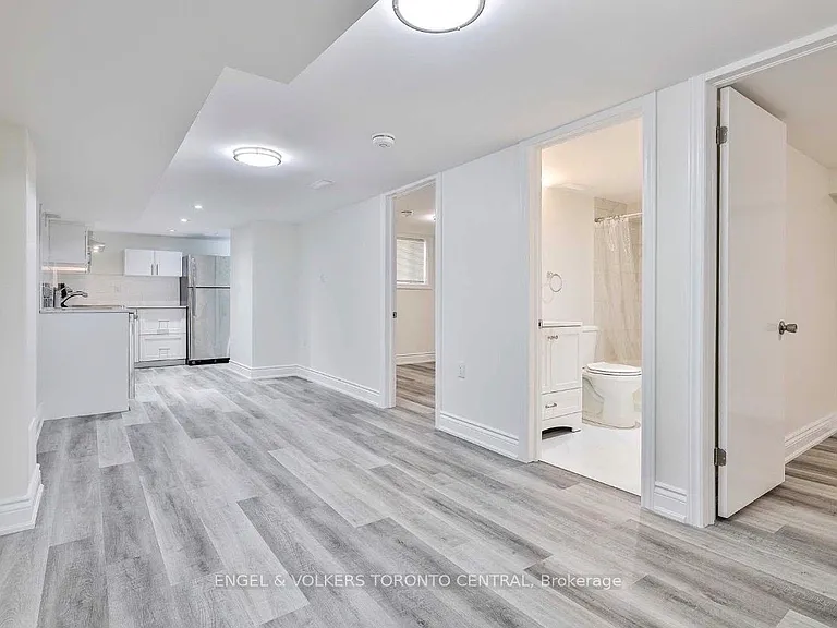 51B Fernwood Park Ave — Photo 13