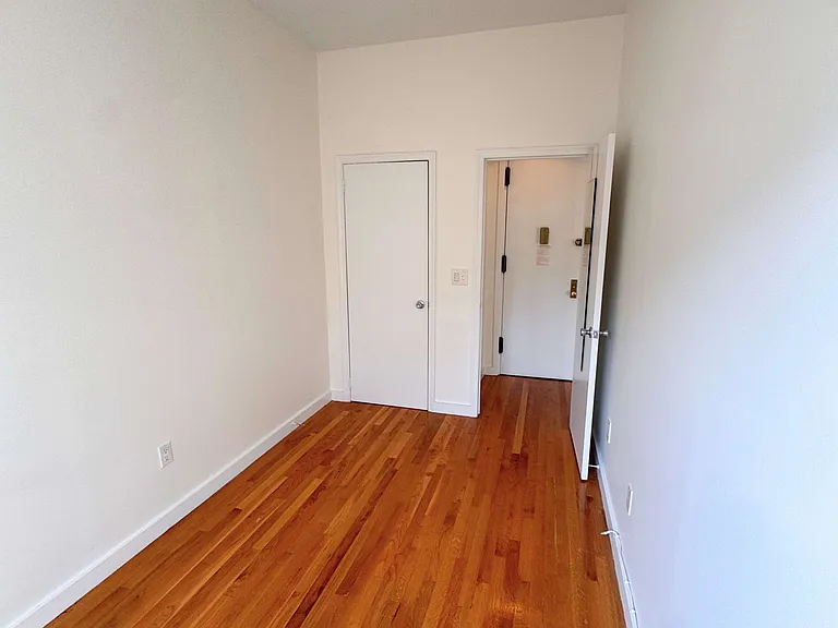 135 W 75th St #5R — Photo 5