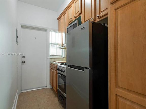 3rd image of 1561 Lenox Ave APT 10