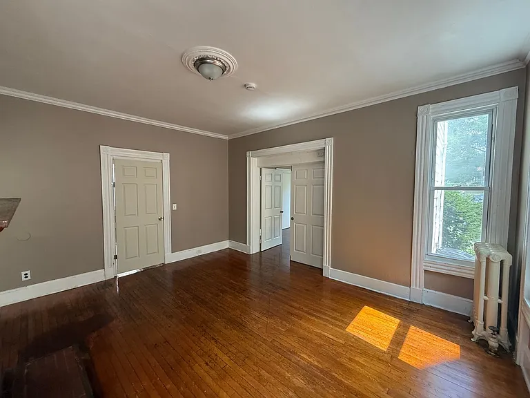 870 Elm St — Photo 4
