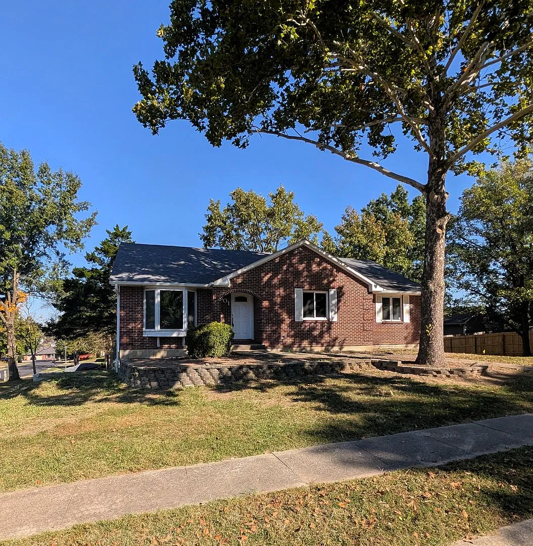 4 Bed, 3 Bath Home-Cedar Lake — Photo 1
