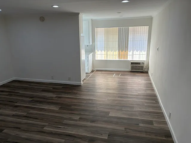 5336 Kester Ave — Photo 9