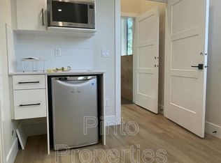 8719 110th St NW #3A, Edmonton, AB T6G 0X7