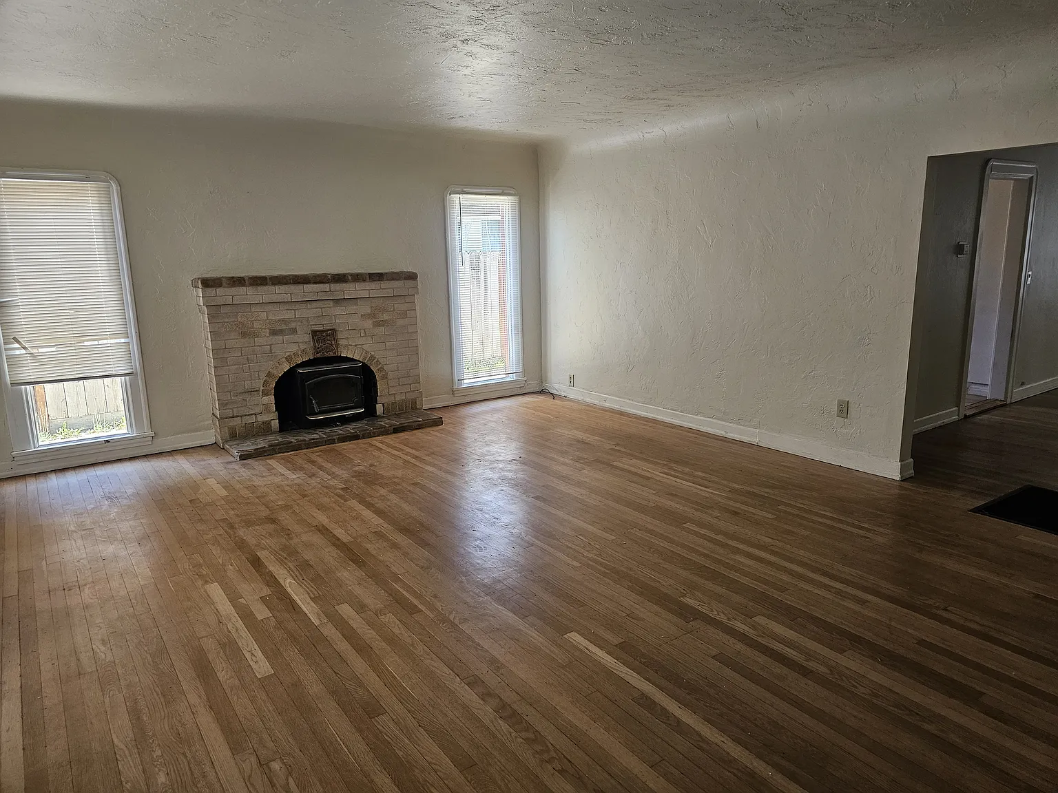 3 bed, 1946 sqft, $3,400 — Photo 1