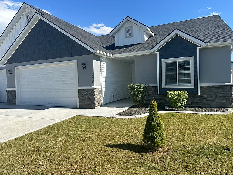 731 Mossview Ave — Photo 1