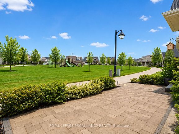 3rd image of 8 Bigwood Cres