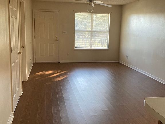 4th image of 587 Florosa Ct