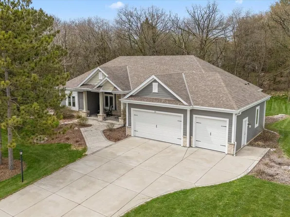 323 Benton COURT, Wales, WI 53183