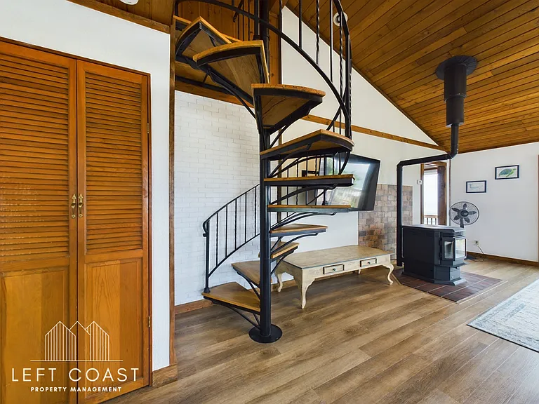 1033 NW Inlet Ave — Photo 10