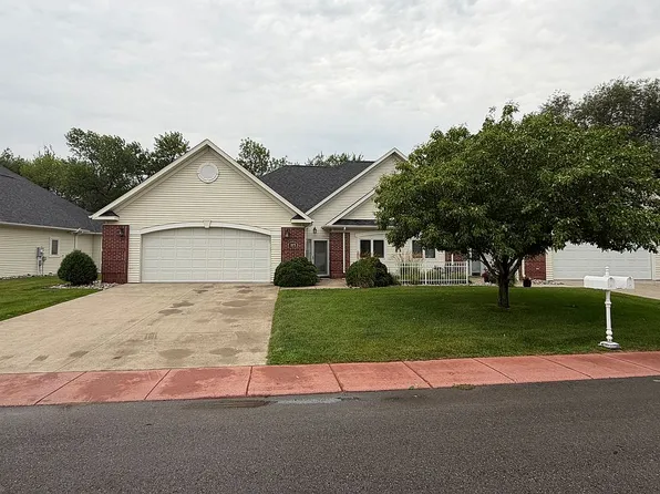 1173 Oxbow Ct, Grand Forks, ND 58203