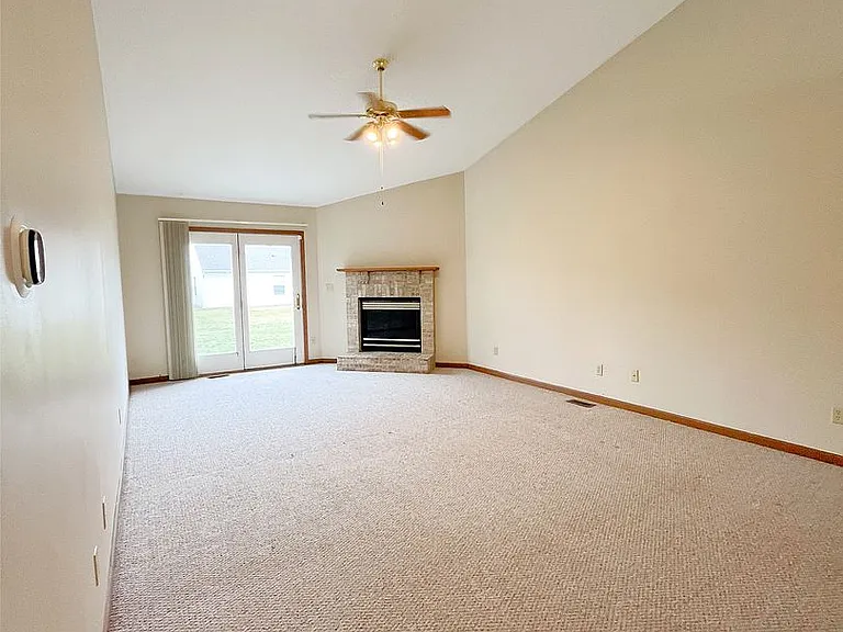 3520 Thornhill Cir E — Photo 3