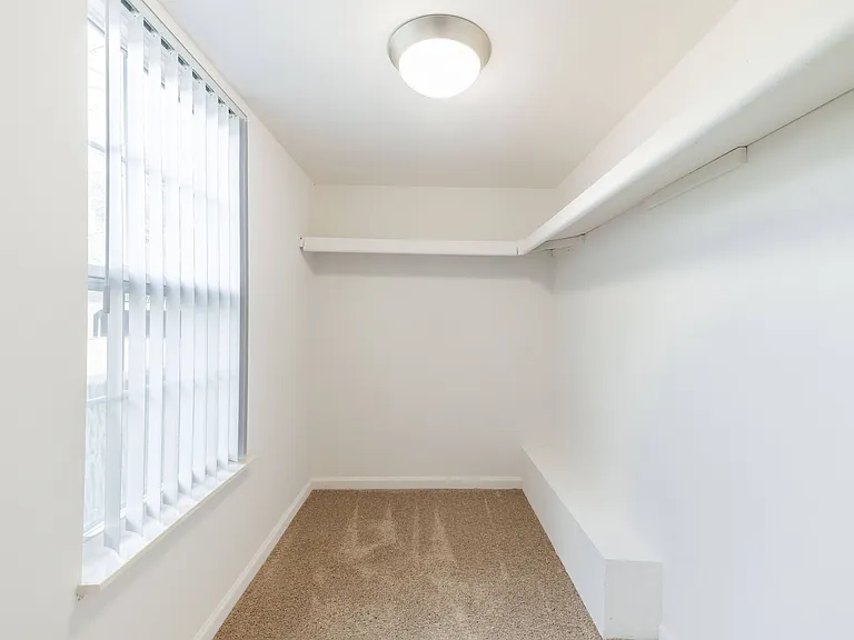 Whethersfield Apartments — Photo 35