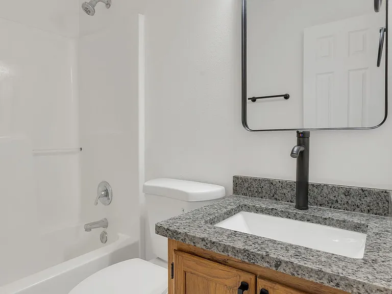 7202-7222 Melrose Pl #7204 — Photo 29