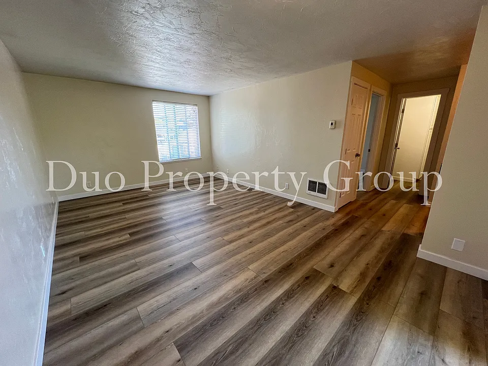 1526 Willamette Aly #3
