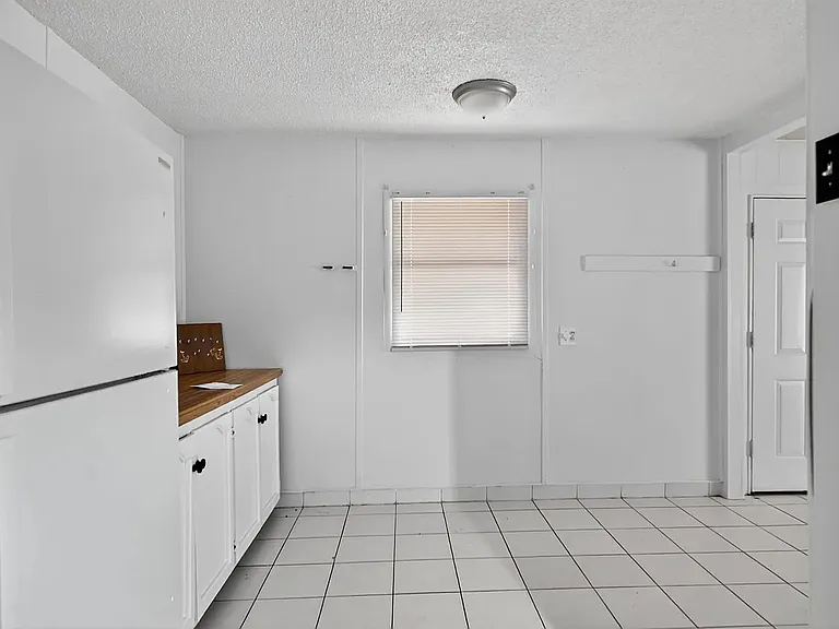1274 W Green St — Photo 10