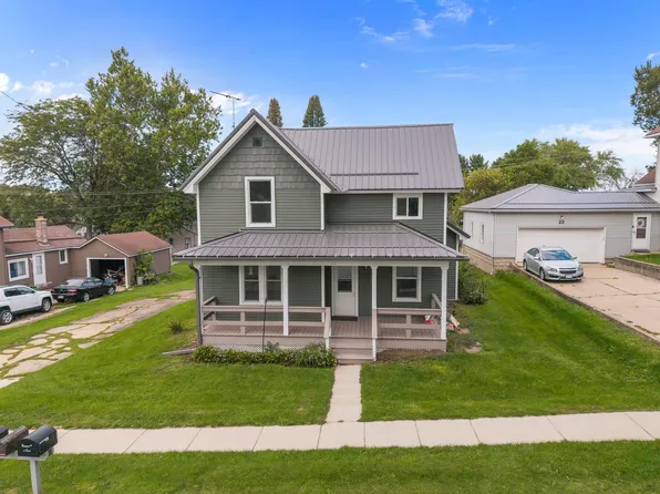 13 E Catherine St, Markesan, WI 53946
