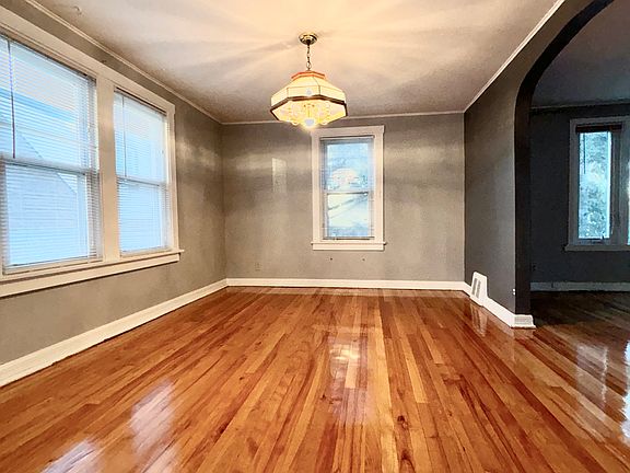 4th image of 3635 N Oconto Ave Unit 2