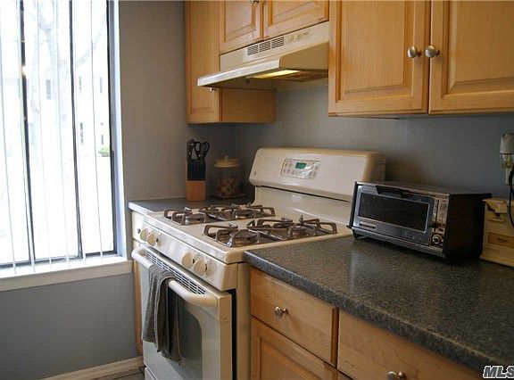 3rd image of 23 Houston Ct