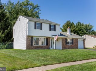 23 Dawn Rd, Levittown, PA 19056