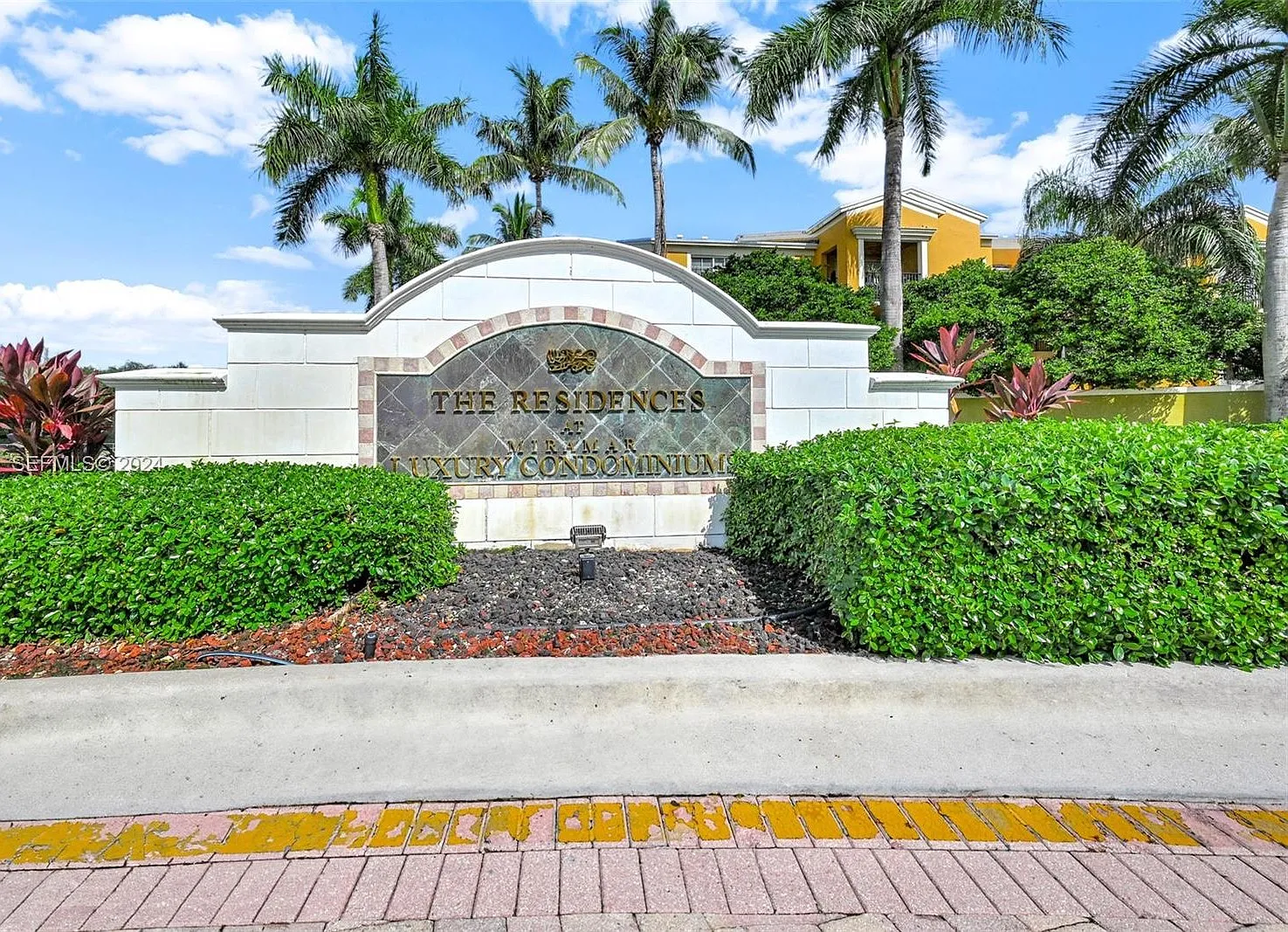 1 bed, 726 sqft, $1,950 — Photo 3