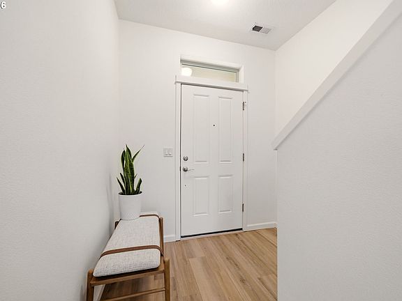 5th image of 3014 NE 75th St