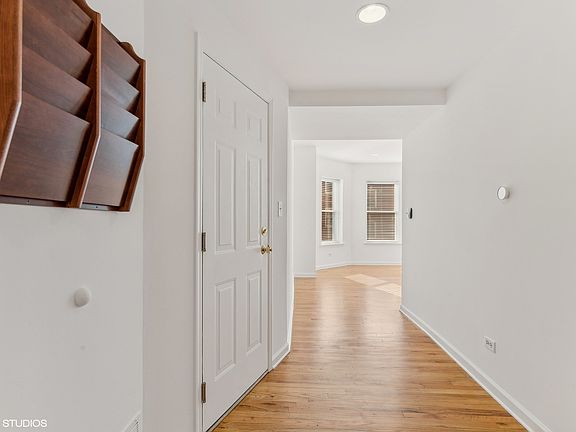 4th image of 2720 N Sawyer Ave APT 2-A