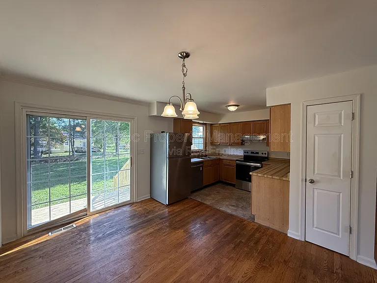 1225 Dewberry Dr — Photo 6
