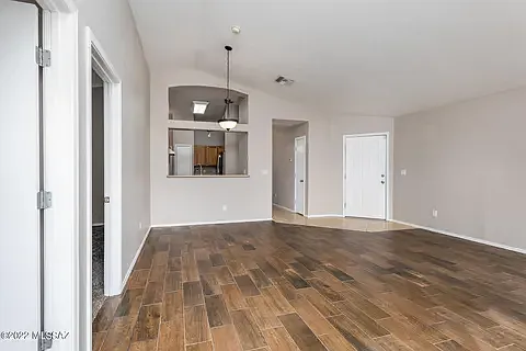 3 bed, 1165 sqft, $2,000 — Photo 4