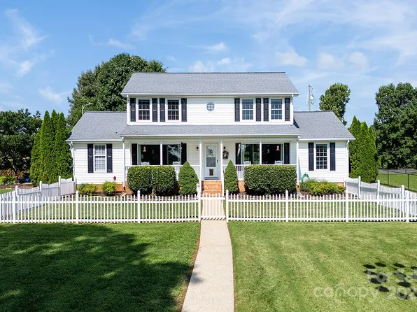 46338 Chase Point Dr, Norwood, NC 28128
