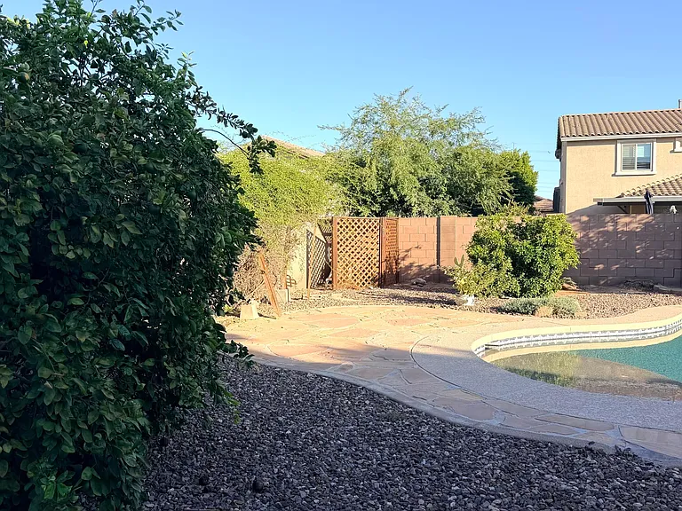 1289 E Iris Dr — Photo 36