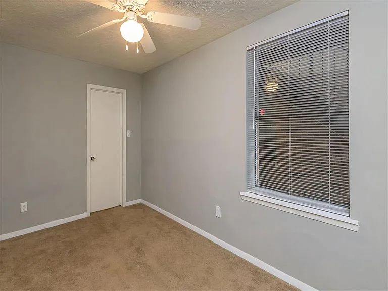3820 Papermill Sq — Photo 37