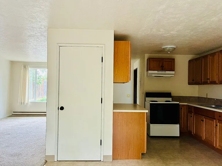 933-937 NW Sequoia Ave — Photo 7