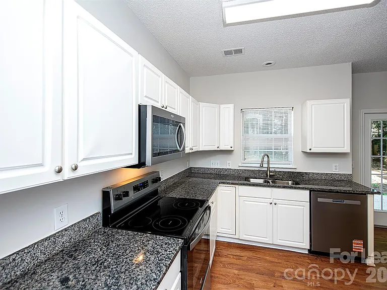 7405 Wapiti Ct — Photo 8