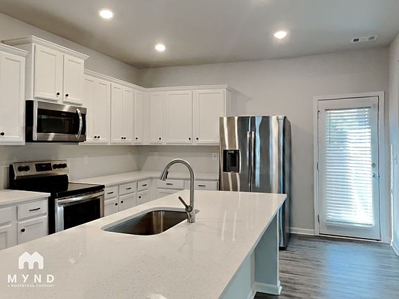 4th image of 401 Ruths Blvd