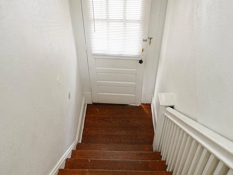 235 Newton St #4 — Photo 3