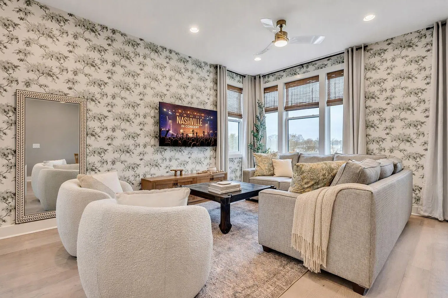 4 bed, 4.0 bath, 2260 sqft, $4,440 — Photo 3