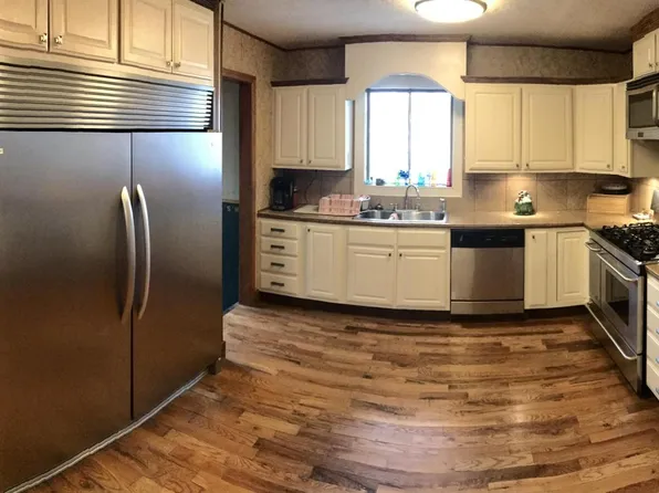 1424 S Jefferson Ave, Aurora, MO 65605