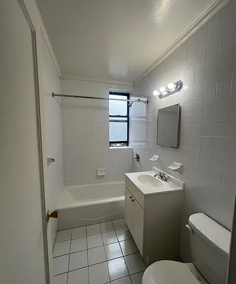 625 Gramatan Ave #3T — Photo 8