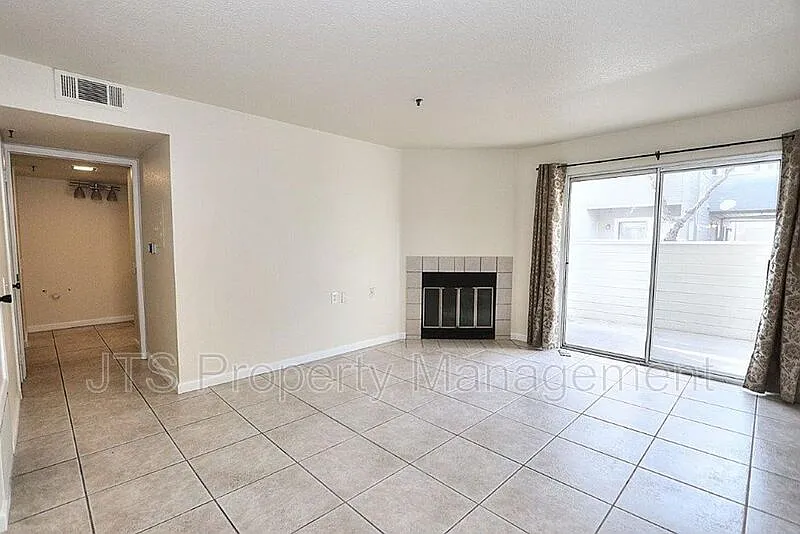 1 bed, 1.0 bath, 688 sqft, $1,395 — Photo 3