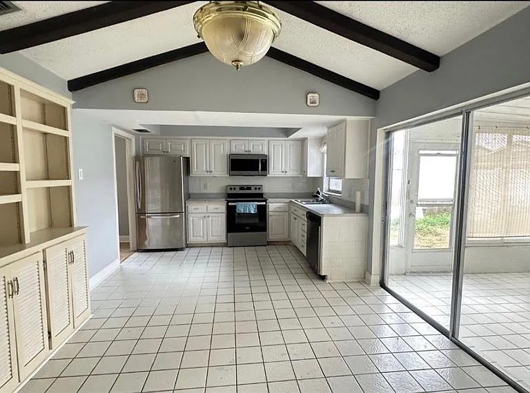 2380 Timbercrest Cir W — Photo 3