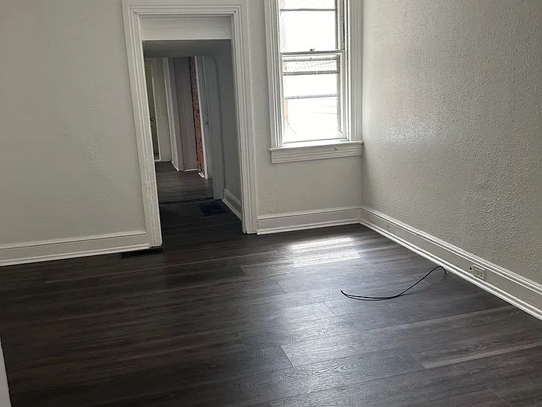 326 E King Street — Photo 3