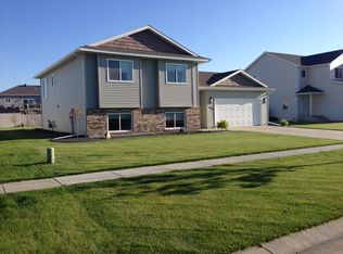 945 Westport Pkwy, West Fargo, ND 58078