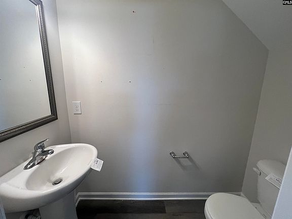 3rd image of 33 Ridge Circle Dr