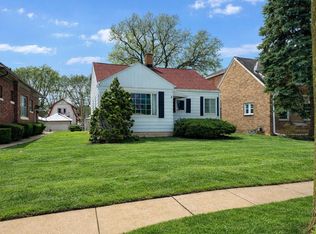 160 W Crawford Ave, Milwaukee, WI