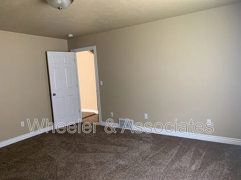 155 N Century Dr — Photo 8
