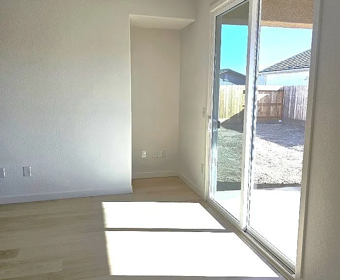 1870 Trinity Ct — Photo 12